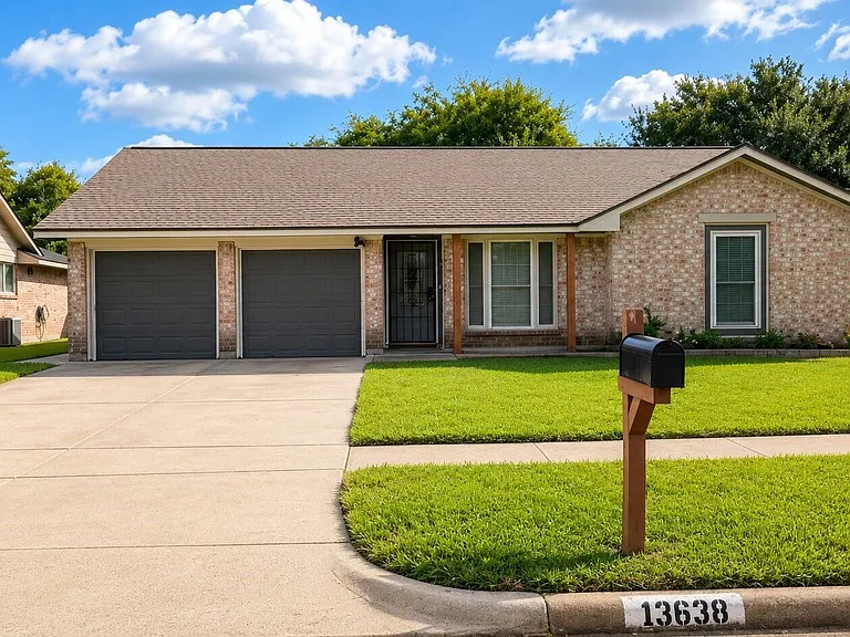 13638 Greenridge Dr — Photo 2