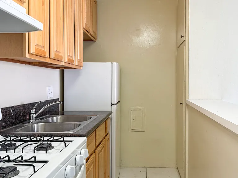 4641 La Mirada Ave #16 — Photo 8