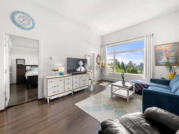 4th image of 709 12th St #302