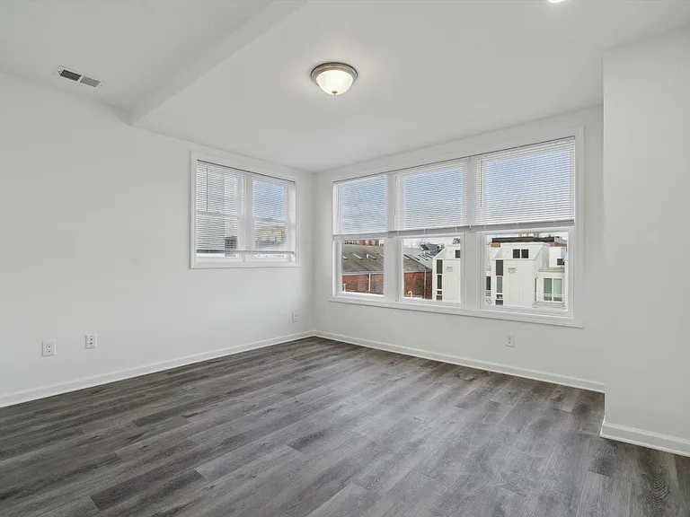 146 Nassau St #33 — Photo 15