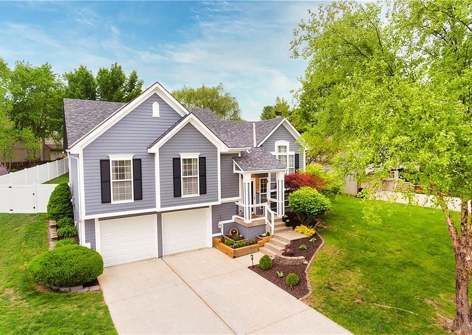 1st image of 1108 NE Colleen Dr