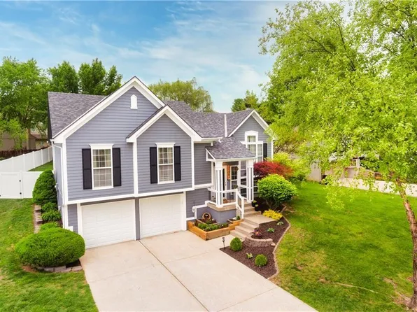 1108 NE Colleen Dr, Lees Summit, MO 64086