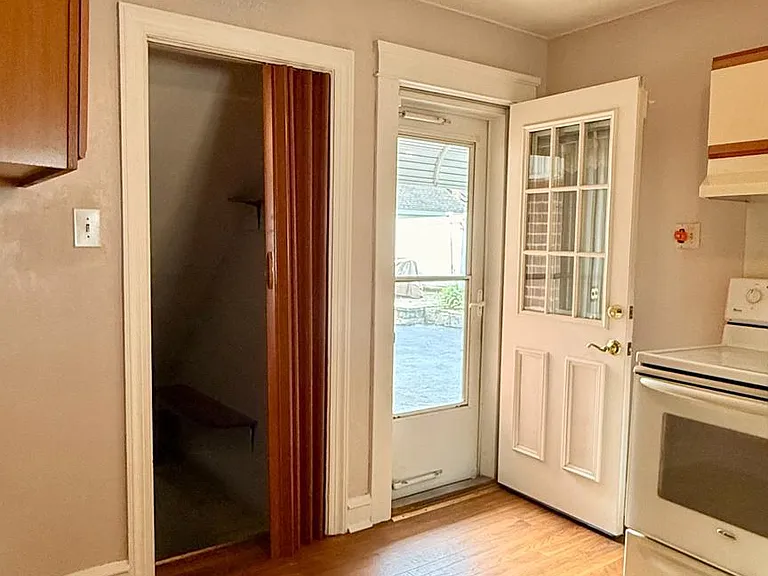 308 Eldon Ave — Photo 10