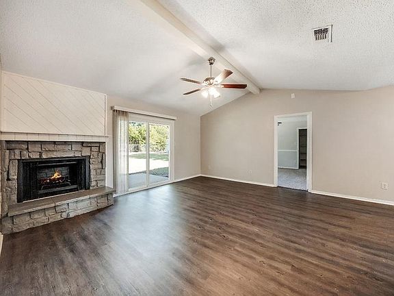 4th image of 619 Sherman Dr