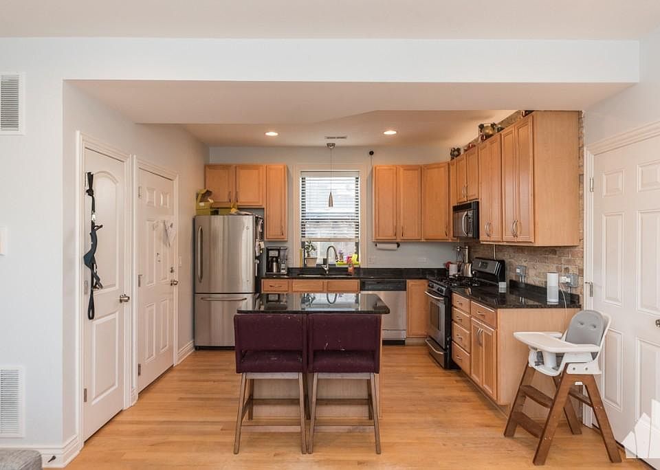 1st image of 2319 W McLean Ave