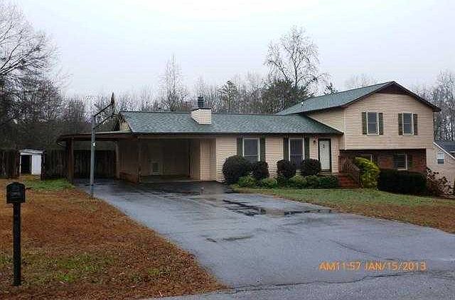 1st image of 19 Sleepy Hollow Ln