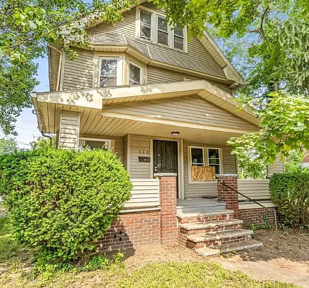 4 bed, 1340 sqft, $1,600 — Photo 1