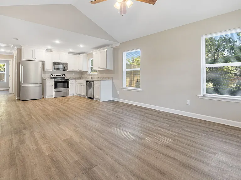 108 Pulaski Dr — Photo 2