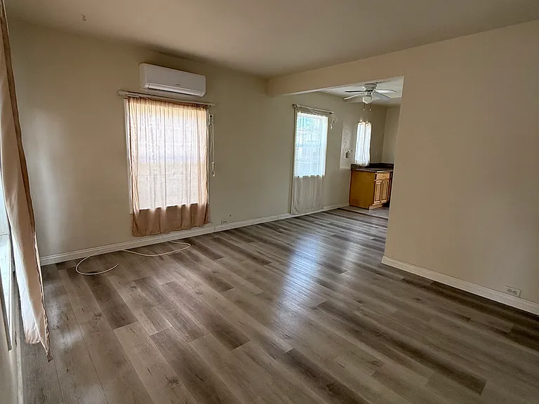 319 W Riggin St #1 — Photo 4