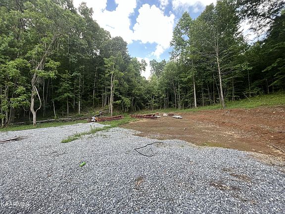 5th image of 480 Country Ln
