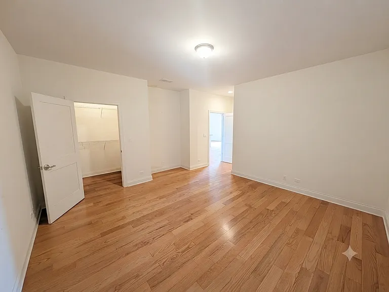 2352 W Byron St #301 — Photo 16
