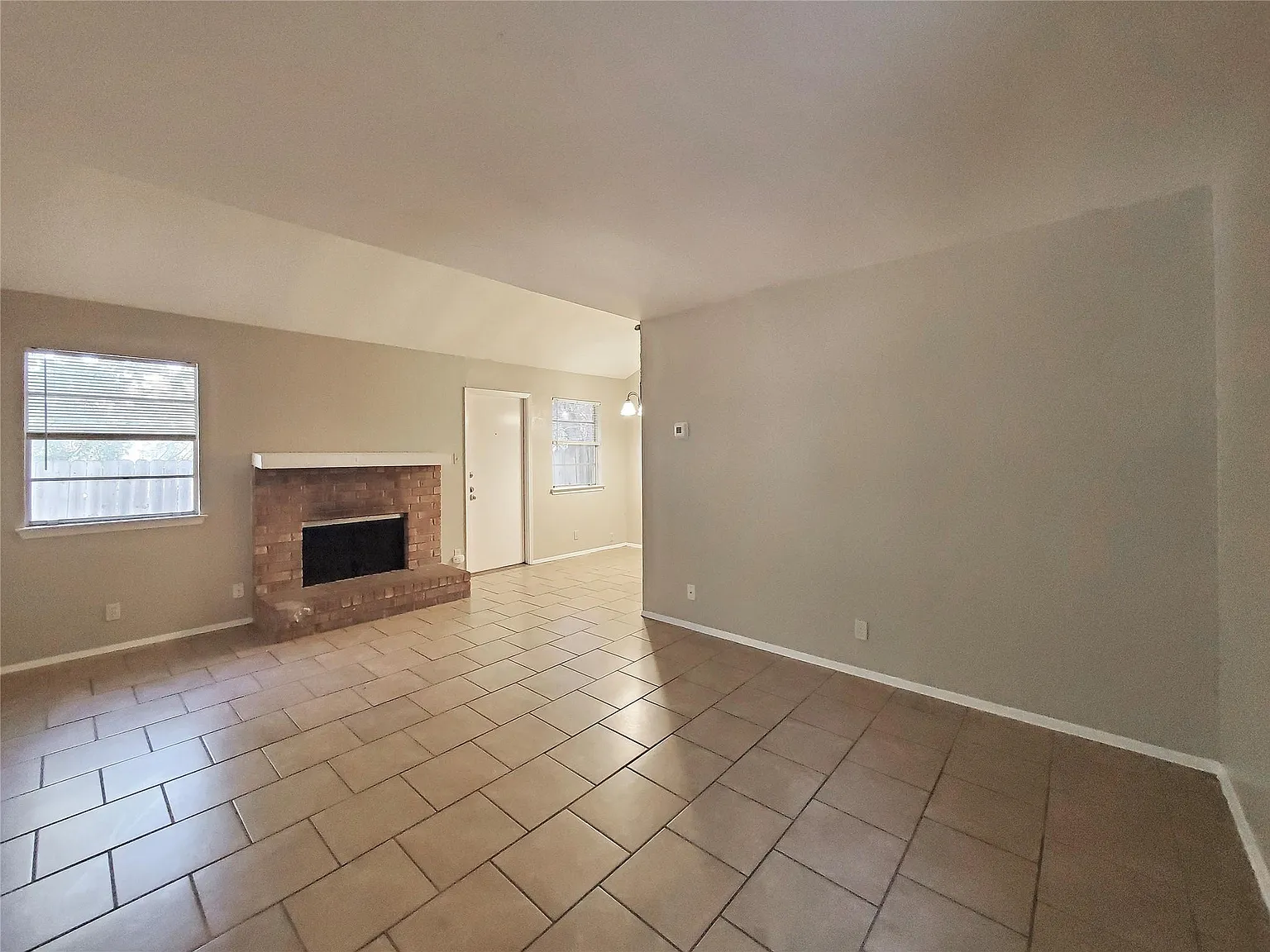 2 bed, 1.5 bath, 1022 sqft, $1,295 — Photo 4