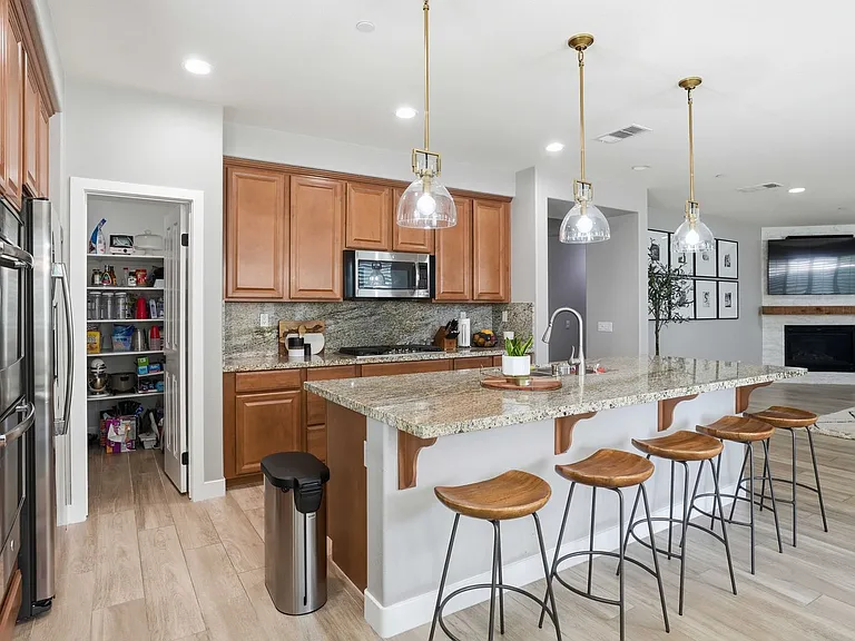 24545 Rosette Ln — Photo 12