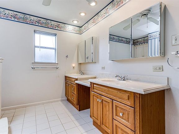 5th image of 2304 Golden Willow Ln