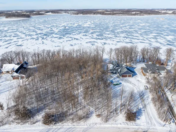 15 Camp Winona Trl, Faribault, MN 55021