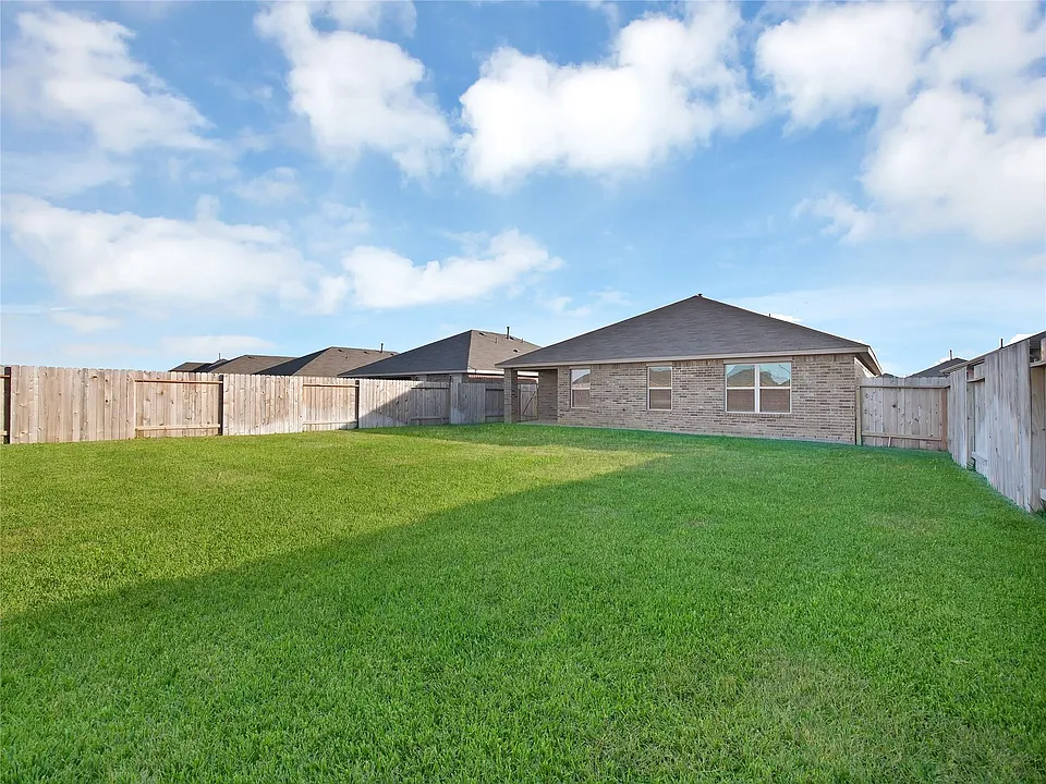 29714 Breakwater Dr
