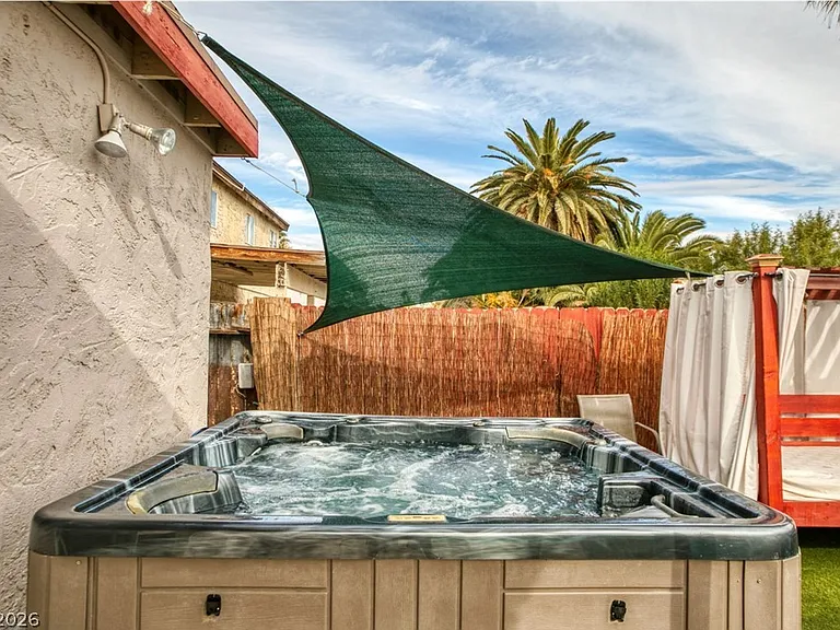 3956 Clear View Dr — Photo 23