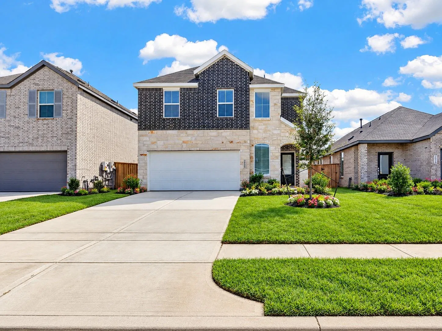 3 bed, 2.0 bath, 2400 sqft, $3,000 — Photo 2
