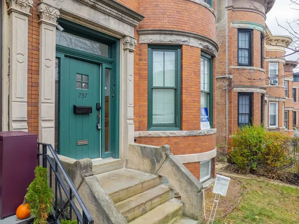 257 Woodlawn Avenue image 1 of 21