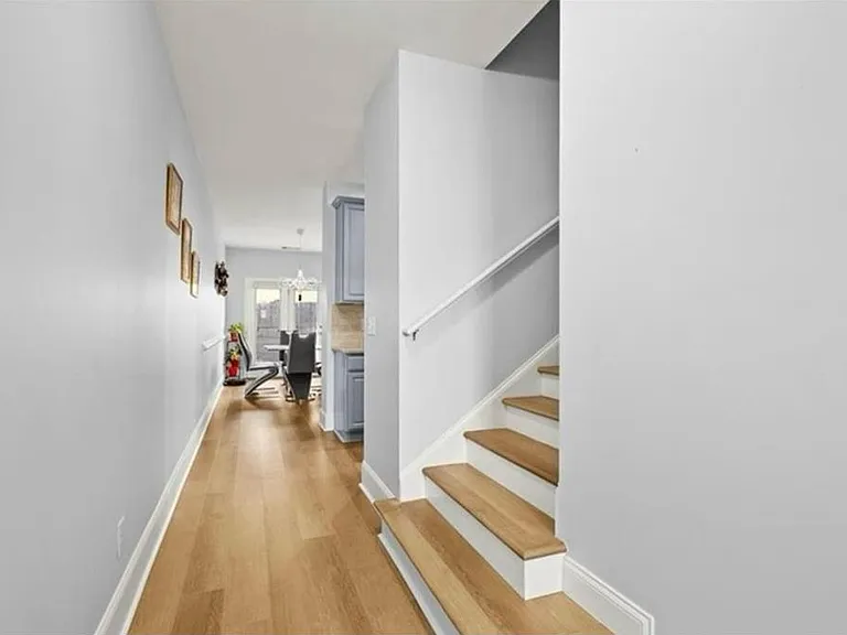 2304 Oakton Pl SE — Photo 5