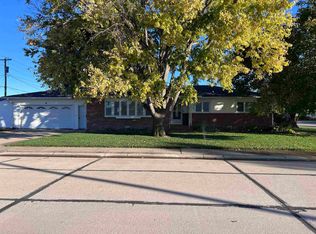 512 E 18th St, Cozad, NE 69130
