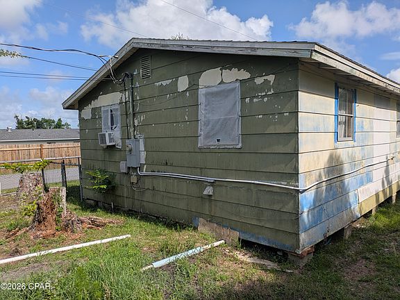 4th image of 1329 Russ Lake Dr