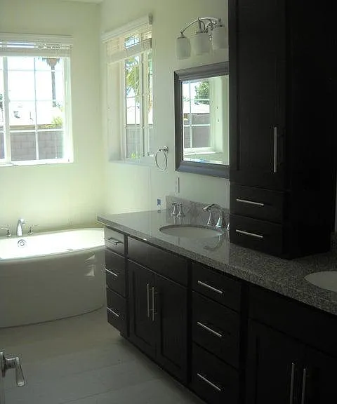 909 E Orange Dr — Photo 7