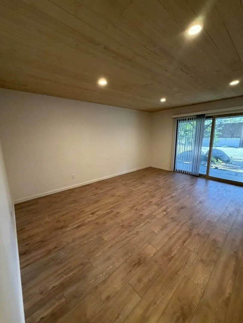 Ready to Move in Remodeled Montclair villa — Photo 4