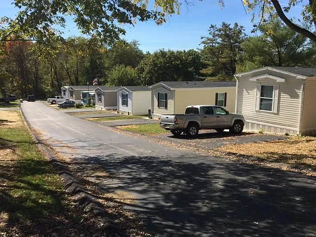 Hillcrest Crossing — Photo 53