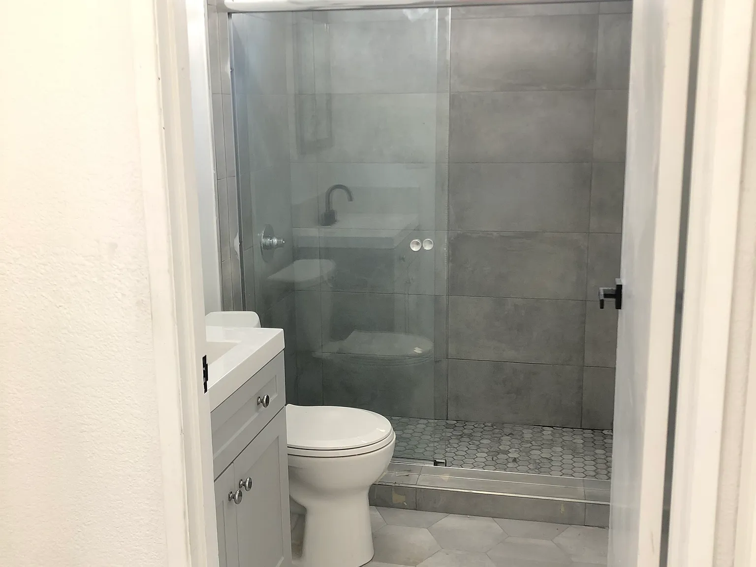 2 bed, 680 sqft, $2,399 — Photo 4