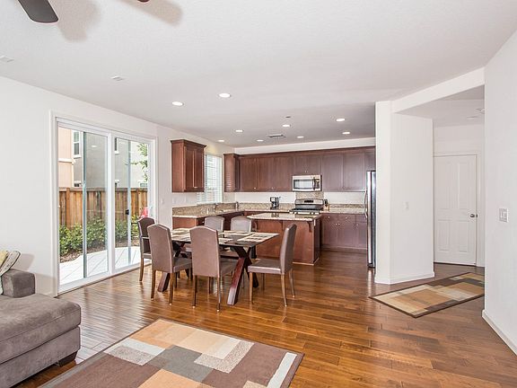 4th image of 262 Barnhill Dr