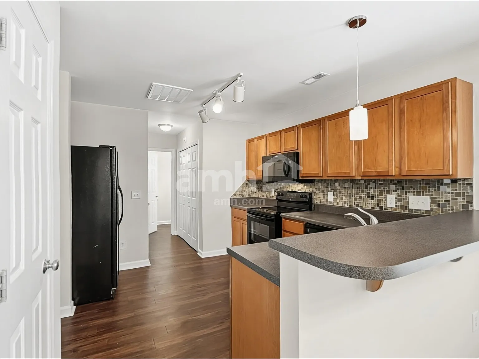 3 bed, 2.5 bath, 1625 sqft, $1,965 — Photo 4