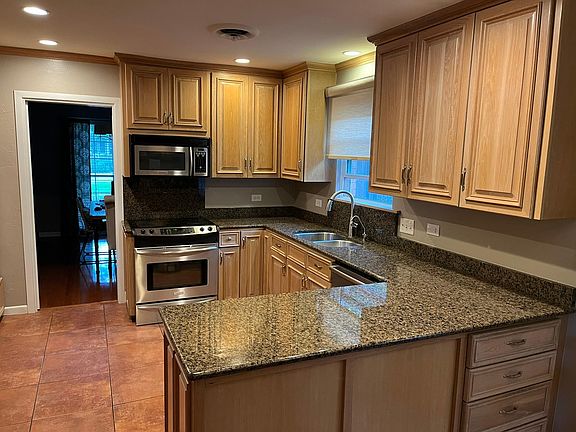 3rd image of 3011 Northridge Dr