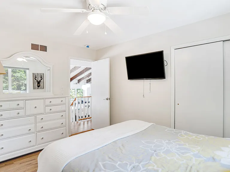 284 Kings Point Rd — Photo 24