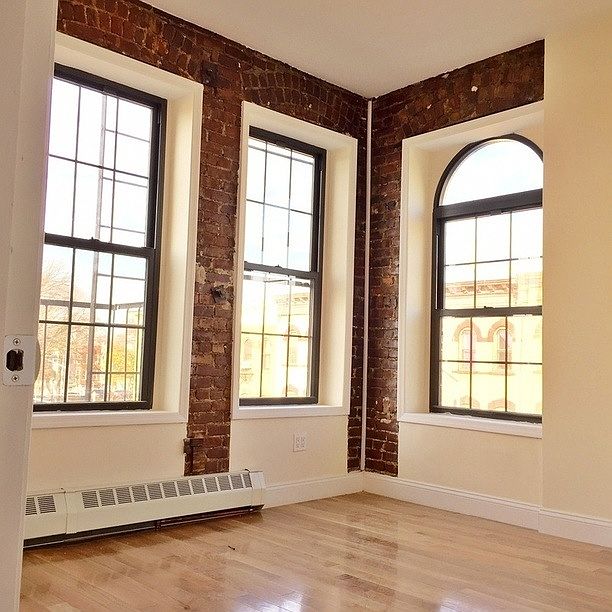 1st image of 433 Menahan St #2E