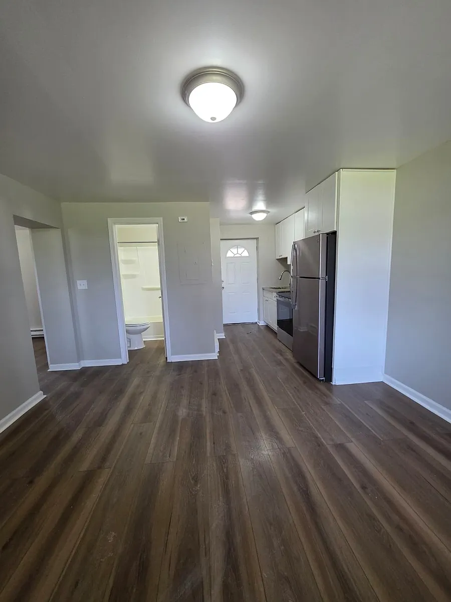 Building Photo - 131 Cosey Beach Ave #5A