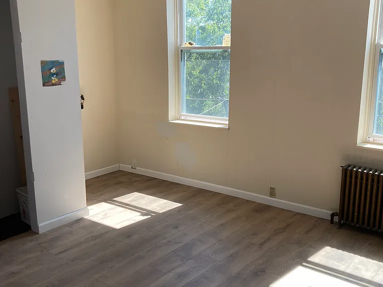 301 Lawn St — Photo 2