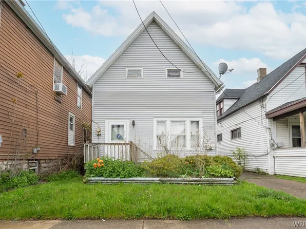 35 Troupe St, Buffalo, NY 14210