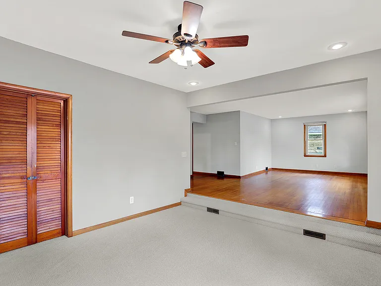 905 S Henderson St — Photo 5