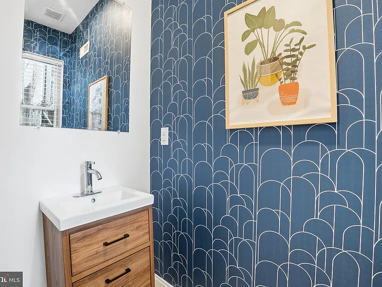 1807 Wylie St — Photo 9