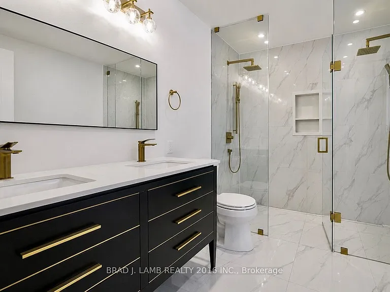 62 Royal Garden Blvd — Photo 12