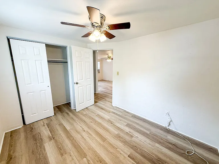 908 SW 6th Ave — Photo 13