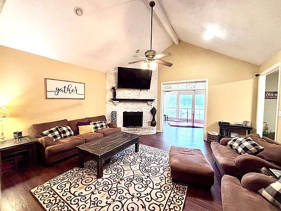 5th image of 132 Brookwood Dr