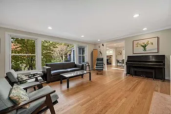 811 Roslyn Ter — Photo 12