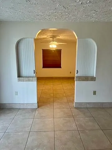 2 bed, 1.0 bath, 966 sqft, $1,600 — Photo 2