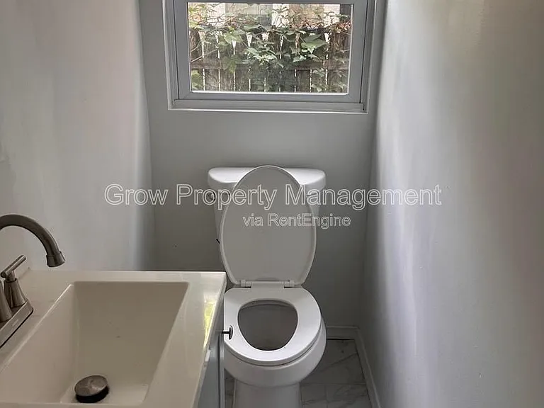 2343 N Woodstock St — Photo 7
