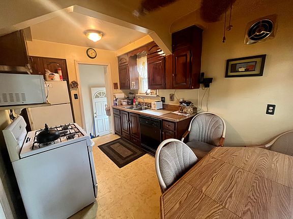 3rd image of 1029 White Ave