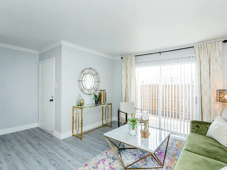 Villa Solano Apartments — Photo 15