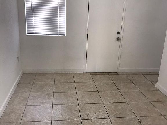4th image of 1525 NW 1st Pl APT 12
