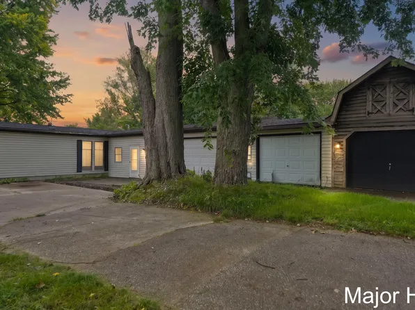 10383 N Cedar Dr, Grand Haven, MI 49417